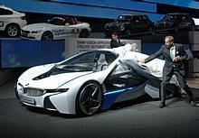 Klaus Dräger enthüllt den BMW Vision EfficientDynamic. Foto: UnitedPictures